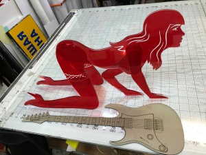 Подставка для электрогитары из акрила.