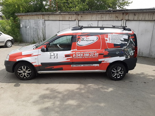Реклама на автомобиле "РосИнструмент"