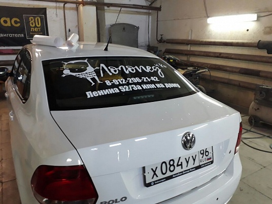 Реклама на заднее стекло автомобиля