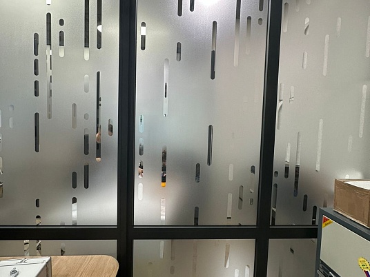 Брендирование офисных перегородок