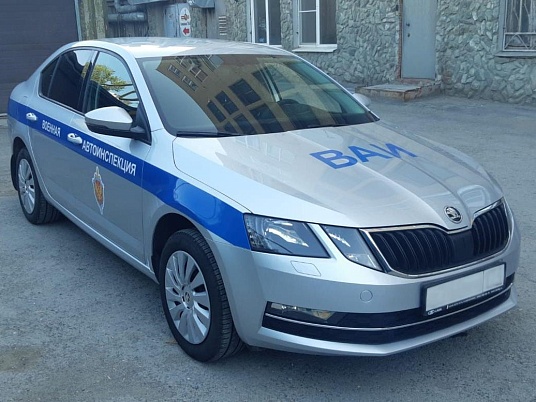 Изготовление наклеек на автомобиль