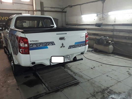 Реклама на авто компании UNDRWAR - защита от износа