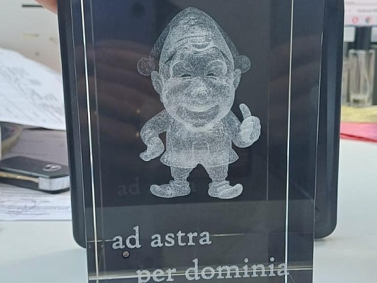 Объемная лазерная гравировка внутри стекла