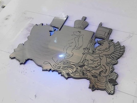 Гравировка двухслойного пластика