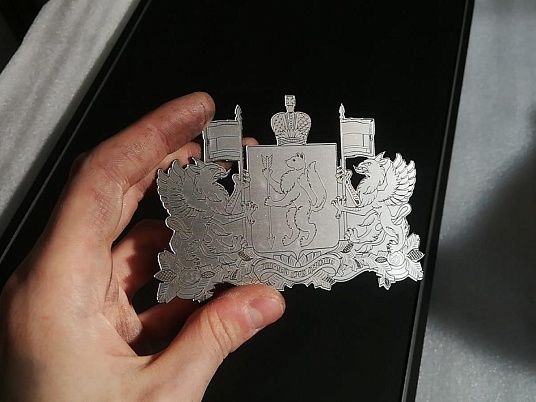 Гравировка двухслойного пластика